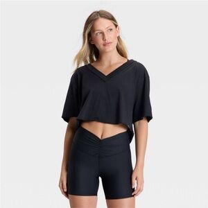 JOYLAB NWT v-neck boxy cropped short sleeve top -black -medium